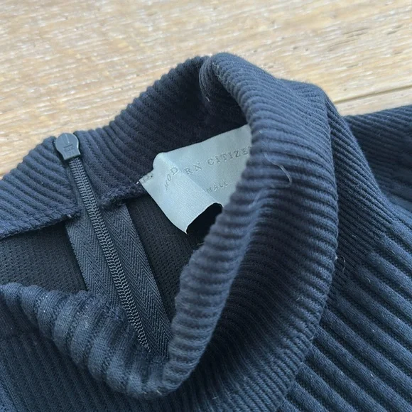 Modern Citizen asymmetric collar dark navy ribbed midi dress - Gorgeous! - Picture 2 of 6